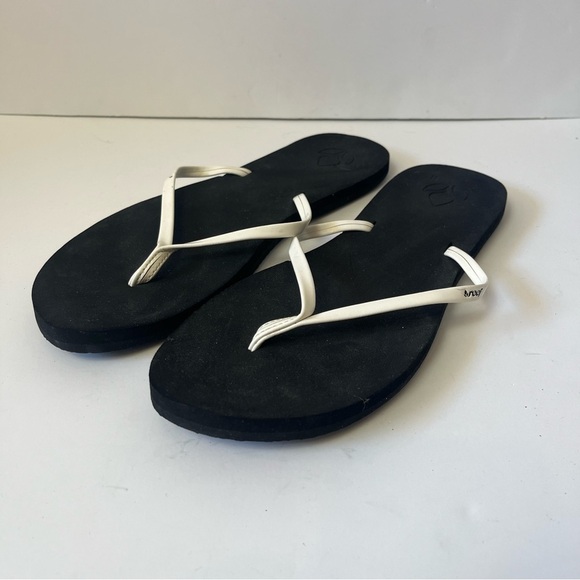 Reef Black and White Flip Flops Sandals Women's 11 - Picture 1 of 5